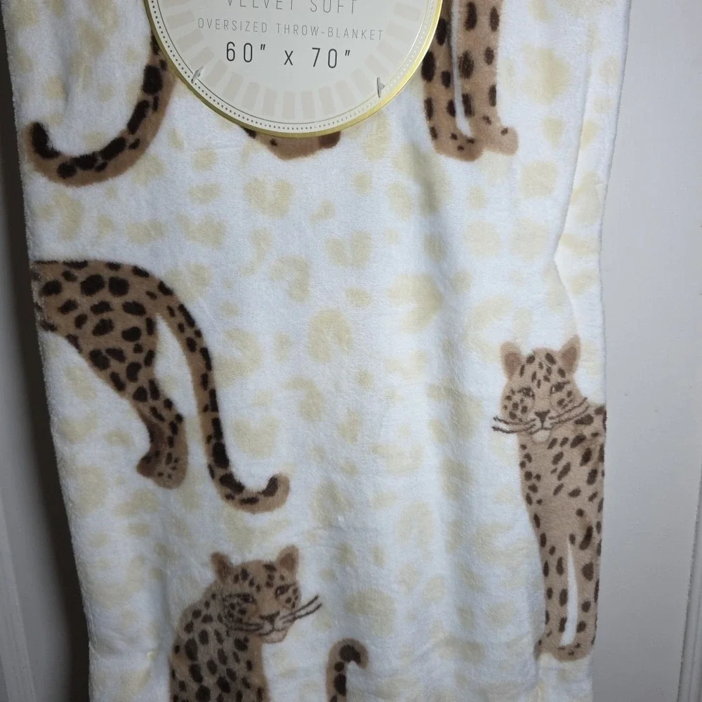 Artesia Velvet Soft Plush Throw 60